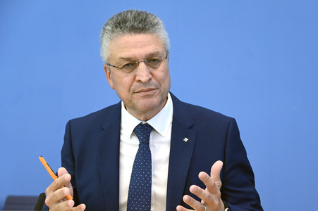 Pressekonferenz zur Corona-Lage, Betriebsärzte und Impfkampagne in Berlin