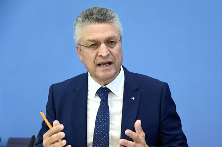 Pressekonferenz zur Corona-Lage, Betriebsärzte und Impfkampagne in Berlin
