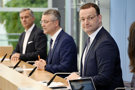 Pressekonferenz zur Corona-Lage, Betriebsärzte und Impfkampagne in Berlin