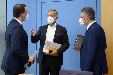 Pressekonferenz zur Corona-Lage, Betriebsärzte und Impfkampagne in Berlin