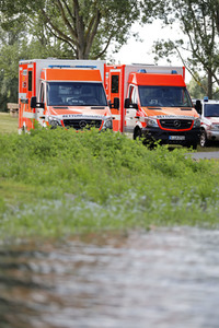 Rettungsübung von Feuerwehr und DLRG in Köln