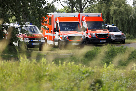 Rettungsübung von Feuerwehr und DLRG in Köln
