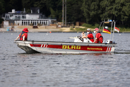 Rettungsübung von Feuerwehr und DLRG in Köln
