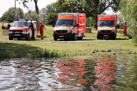 Rettungsübung von Feuerwehr und DLRG in Köln