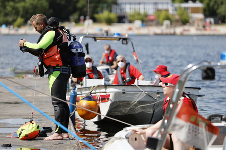 Rettungsübung von Feuerwehr und DLRG in Köln
