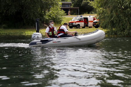 Rettungsübung von Feuerwehr und DLRG in Köln