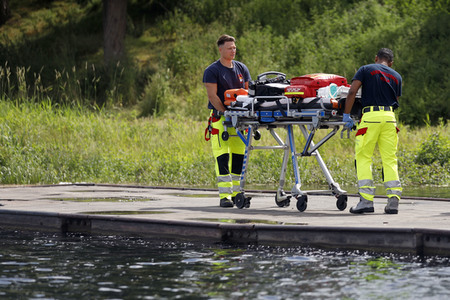 Rettungsübung von Feuerwehr und DLRG in Köln
