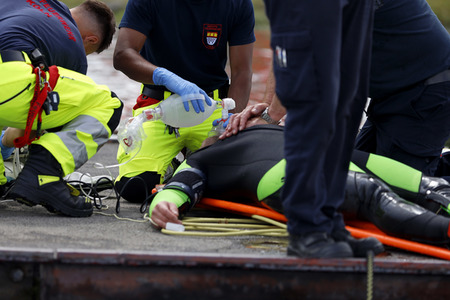 Rettungsübung von Feuerwehr und DLRG in Köln
