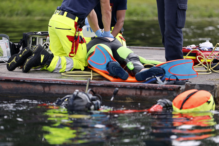 Rettungsübung von Feuerwehr und DLRG in Köln