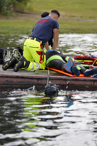 Rettungsübung von Feuerwehr und DLRG in Köln