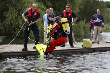 Rettungsübung von Feuerwehr und DLRG in Köln