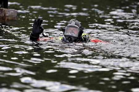 Rettungsübung von Feuerwehr und DLRG in Köln