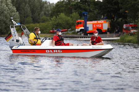 Rettungsübung von Feuerwehr und DLRG in Köln