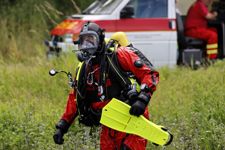 Rettungsübung von Feuerwehr und DLRG in Köln