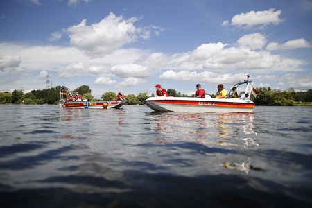 Rettungsübung von Feuerwehr und DLRG in Köln
