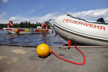 Rettungsübung von Feuerwehr und DLRG in Köln