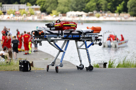 Rettungsübung von Feuerwehr und DLRG in Köln
