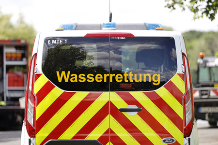 Rettungsübung von Feuerwehr und DLRG in Köln