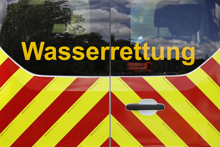 Rettungsübung von Feuerwehr und DLRG in Köln