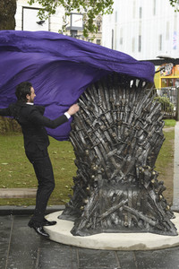 Enthüllung einer Statue des Eisernen Throns in London