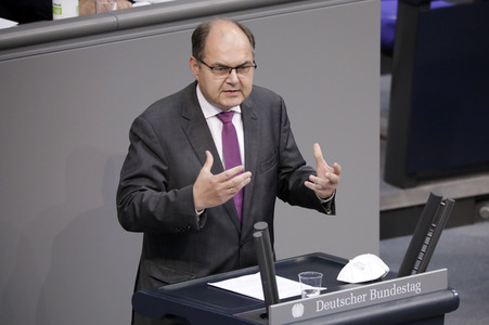 235. Sitzung des Deutschen Bundestages in Berlin