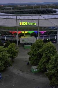Regenbogenfarben an der HDI Arena in Hannover
