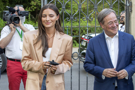 Fototermin mit Sophia Thomalla und Armin Laschet in Düsseldorf