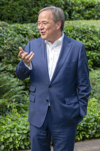 Fototermin mit Sophia Thomalla und Armin Laschet in Düsseldorf