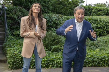 Fototermin mit Sophia Thomalla und Armin Laschet in Düsseldorf