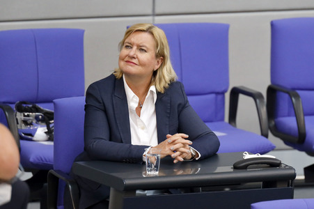 235. Sitzung des Deutschen Bundestages in Berlin