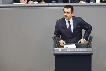 235. Sitzung des Deutschen Bundestages in Berlin