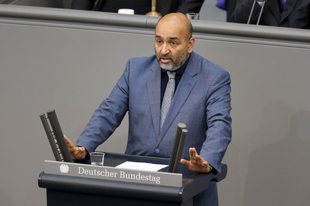 235. Sitzung des Deutschen Bundestages in Berlin