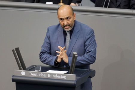 235. Sitzung des Deutschen Bundestages in Berlin