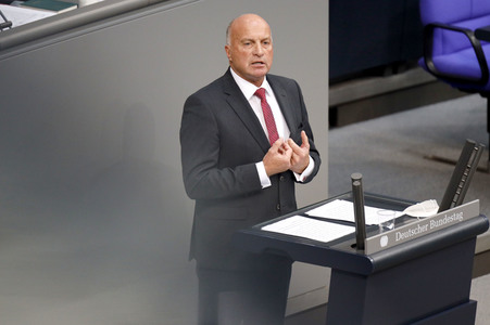 235. Sitzung des Deutschen Bundestages in Berlin