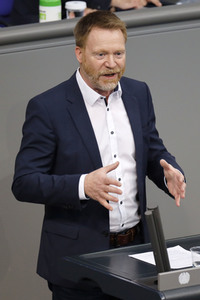 235. Sitzung des Deutschen Bundestages in Berlin