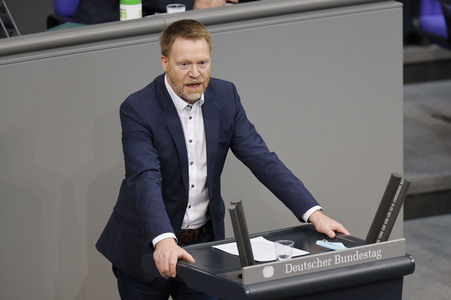 235. Sitzung des Deutschen Bundestages in Berlin