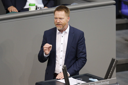 235. Sitzung des Deutschen Bundestages in Berlin