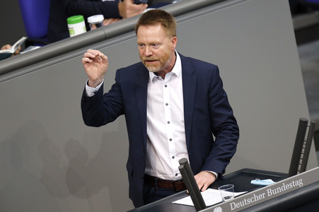 235. Sitzung des Deutschen Bundestages in Berlin