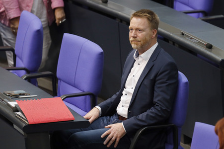 235. Sitzung des Deutschen Bundestages in Berlin