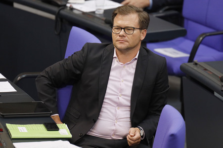 235. Sitzung des Deutschen Bundestages in Berlin