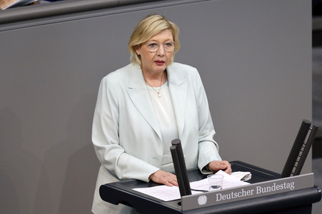 235. Sitzung des Deutschen Bundestages in Berlin