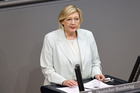 235. Sitzung des Deutschen Bundestages in Berlin