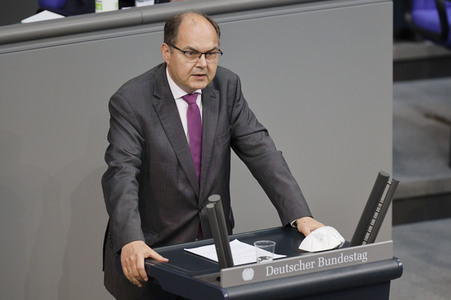 235. Sitzung des Deutschen Bundestages in Berlin