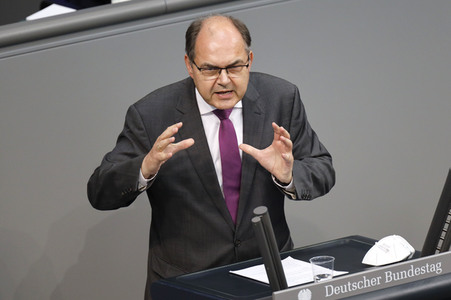 235. Sitzung des Deutschen Bundestages in Berlin