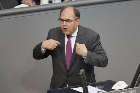 235. Sitzung des Deutschen Bundestages in Berlin