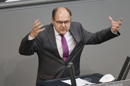 235. Sitzung des Deutschen Bundestages in Berlin