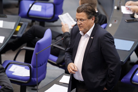 235. Sitzung des Deutschen Bundestages in Berlin