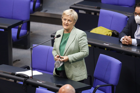 235. Sitzung des Deutschen Bundestages in Berlin