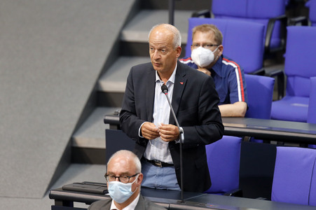 235. Sitzung des Deutschen Bundestages in Berlin