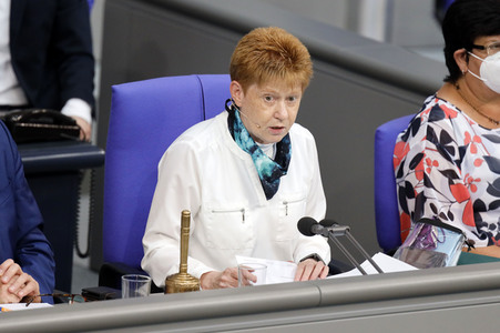 235. Sitzung des Deutschen Bundestages in Berlin